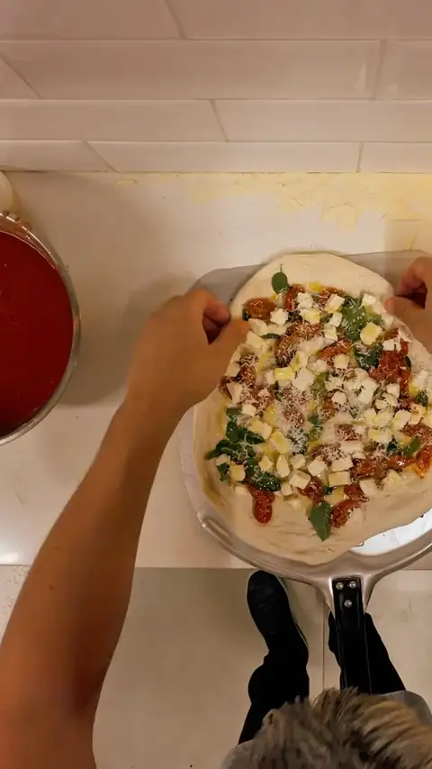 🍕Nossa Tomatini… Para os amantes de uma Pizza BIANCA, essa pedida é perfeita! Base fior di latte, manjeric…