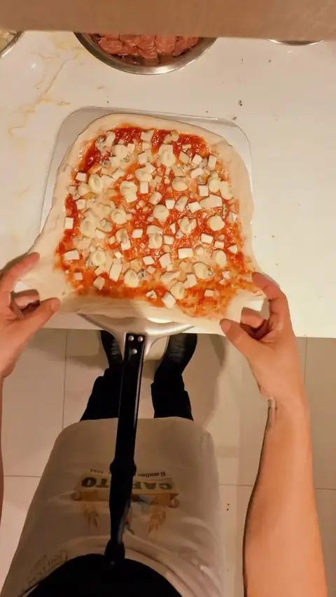 🧀Na Itália, se você pedir uma quattro formaggi, ela chega “Bianca” sem pomodoro. É assim que está escrito …
